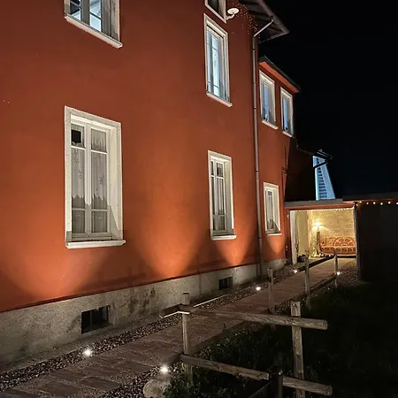 Red House לינה וארוחת בוקר *