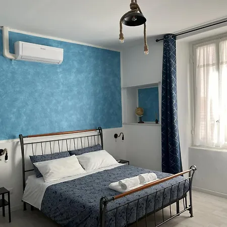 לינה וארוחת בוקר Red House *