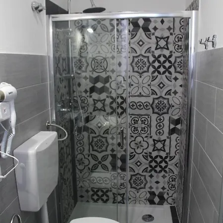 Bed & Breakfast Red House 3*