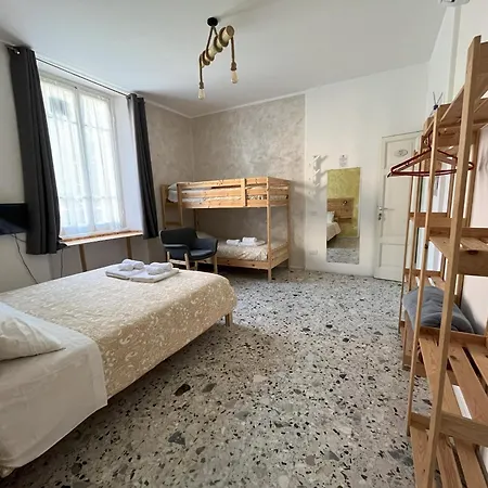 Red House 3* Garlate